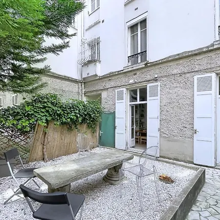 Charming Flat Near Sacre-coeur * Parijs